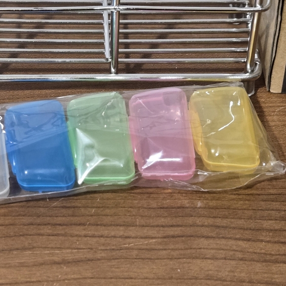 Brookstone Wire Frame Toothbrush Organizer - Picture 5 of 8